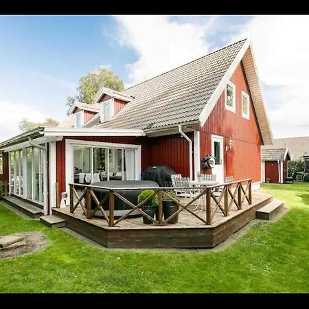Hus I Lugnt Omrade, 15 Min Fran Oerebro Villa Vintrosa Exterior photo