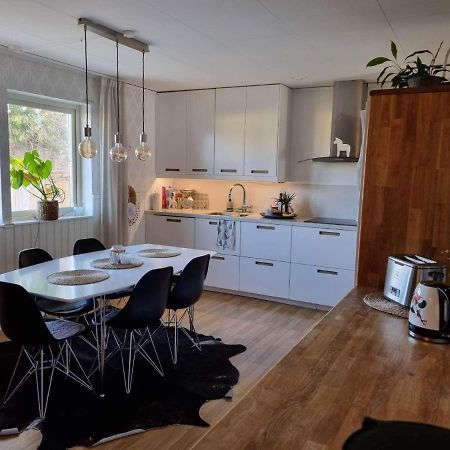Hus I Lugnt Omrade, 15 Min Fran Oerebro Villa Vintrosa Exterior photo
