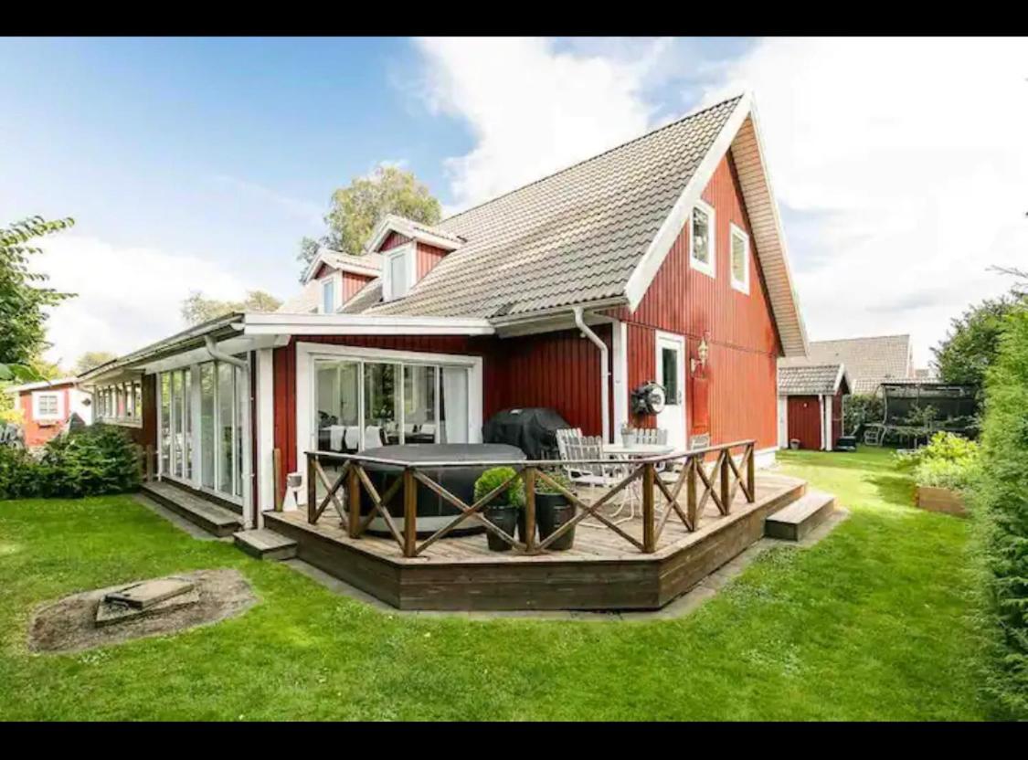 Hus I Lugnt Omrade, 15 Min Fran Oerebro Villa Vintrosa Exterior photo