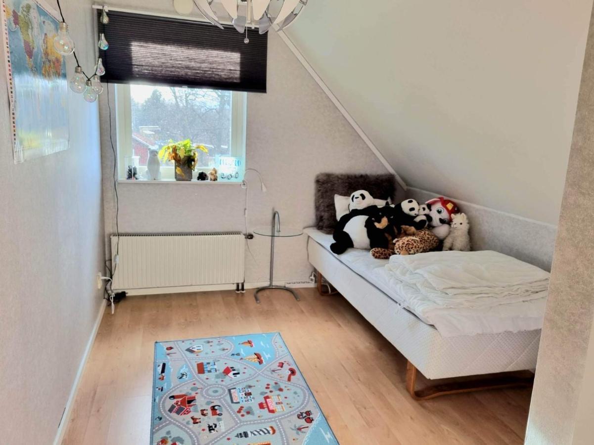 Hus I Lugnt Omrade, 15 Min Fran Oerebro Villa Vintrosa Exterior photo