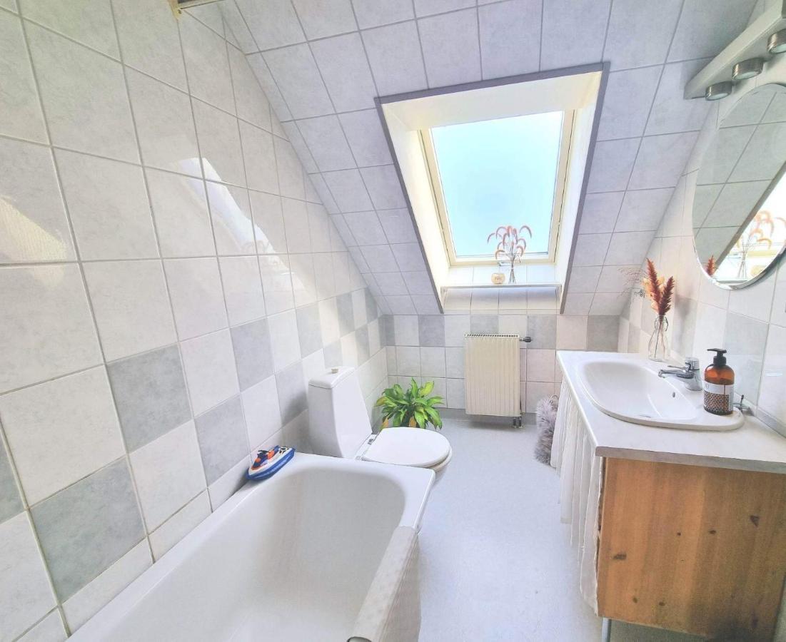 Hus I Lugnt Omrade, 15 Min Fran Oerebro Villa Vintrosa Exterior photo